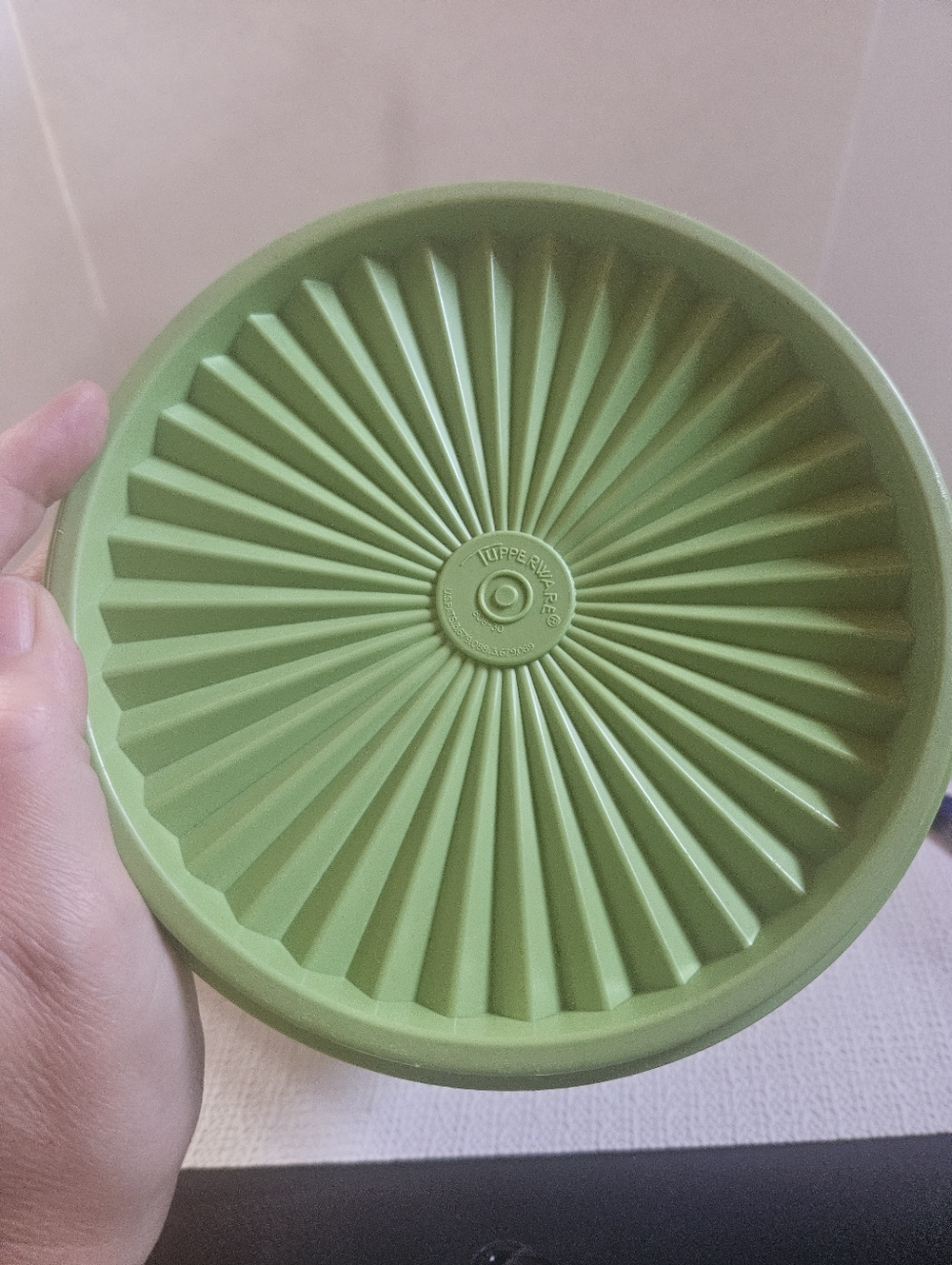VIntage Lime Green Tupperware Servalier Nesting Canister Model 122 - Picture 4 of 7